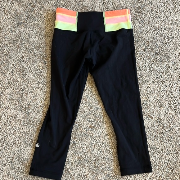Lululemon spring pastel banded crops size 4 - Picture 1 of 2